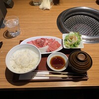 焼肉 しんうち 神楽坂 - 