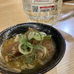 焼肉ホルモンうちだ - お通しの煮込みも最高にうまい。お通しが美味しいとテンションが上がりますね。