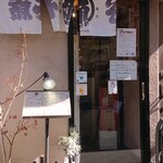 煮干そば 流。 - 外観(入口を入ってすぐ左側に券売機)