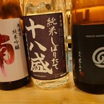 馳走菴 ひじり - 日本酒(左から右に向けて、だんだん重めに)