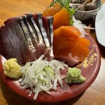 立呑み魚参 - サーモン 鰹の塩叩き