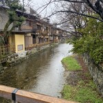 山玄茶 - 雨の祇園もしっとりとして