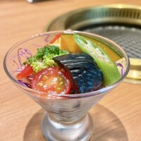 芦屋焼肉 結 - セットのサラダ  
                      盛り付けも素敵♡
