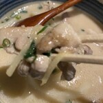 一滴八銭屋 - 白肉うどんのお肉…うんまいんすよコレも♡