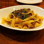 ラ･マンチーナ - プリモ2：蝦夷ジカと葉玉葱のラグーのタリアテッレ