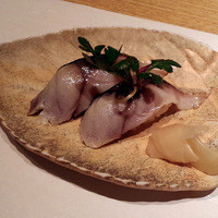 御曹司 松六家 - 〆鯖の炙り握り寿司