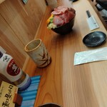 天然本マグロ専門店 司 - 隣の普通盛り