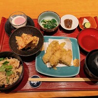 小梅 浦和総本店 - 日替わり定食(河豚と菜花の天ぷら、筍筑前煮、炊き込みご飯)
