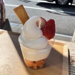 HACHIYA - 季節のソフトクリーム　日光産とちおとめ
