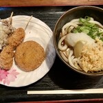 溜 - ぶっかけ温小（1玉）370円、ミンチカツ・カキフライ・タコ天、合計850円。セルフ店。