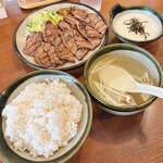 牛タン塩焼 テールスープの店 べこ虎 - 