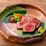 Charcoal-grilled lean Wagyu beef