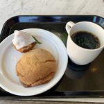 GARDEN HOUSE CRAFTS Daikanyama - 塩バターメロンパンとパンオモチ