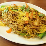 インド・ネパールレストラン アーマ - ネパール風焼きそば "Nepali Taste Chawmien"「ピリ辛＆さわやかな酸味がクセになる、ネパール風焼きそば。自家製の手打ち麺が味の決め手！お客様のリクエストで生まれました。」※メニュー表記通り，クミンシードを入れて頂きました。