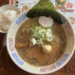 らぁめん ぶんた。 - しょうがしょうゆラーメン(並盛)＆ランチサービスライス