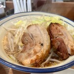 Ramen Yuu - 豚骨醤油ラーメン880円ヤサイニンニク