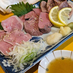 やきとん 泰希 - どうせ全部食べたくなるから肉刺し三種盛り！低温調理の塩梅最高♡