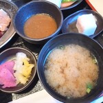 Yakiniku Kicchin Kura - 味噌ダレ、漬物、味噌汁、牛脂