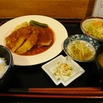 蛍の家族 - ポークカツレツのミートソース