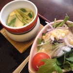 Sairaku Koubou Yuukiya - 茶碗蒸しとサラダ