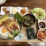 韓国料理 ホンデポチャ - カンジャンセウ丼定食