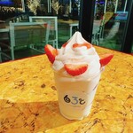 東毛酪農 63℃ - いちごのミニパフェ