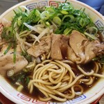 新福菜館 - 麺の表情など。