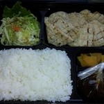 Sumiyaki Sumoku Chikin Fuku No Tori - スモークチキン弁当350円