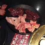 焼肉食べ放題 感激どんどん - 牛ココロ焼、牛レバー、豚トロ、豚カルビ