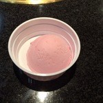 焼肉食べ放題 感激どんどん - ストロベリーアイス