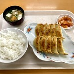 福みつ - 餃子定食（10個）味噌汁、キムチ（or漬け物）付き