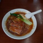 天津飯店 - 豚角煮そば (扣肉湯麺)、900円。