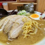 市琉 - 麺のアップです。