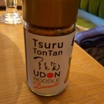 つるとんたん UDON NOODLE Brasserie - 七味はつるとんたん特製の入れ物でした