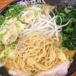 麺処 きらく - 細麺、シャキシャキの野菜