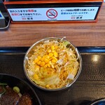 カルビ丼とスン豆腐専門店 韓丼 - サラダ