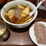 花臨蘭州牛肉麺 - 麻辣牛肉麺と牛肉お得セット【極太の平麺】