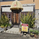 カルマ - 控えめな看板