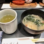Kachidoki Sushidai - お茶と味噌汁