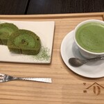 辻利兵衛本店 - 料理写真:お濃茶ロールとグリーンティーのセット