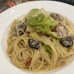 Soraia - パスタランチ。カキのペペロンチーノ大盛り。