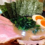 横浜ラーメン 北村家 - 鶏油がキラキラです(^-^)