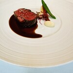フランス料理 壺中天 - 3種類のお肉から選べます。鹿肉を頂きました。