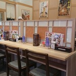 肉汁饂飩屋 とこ井 - オープン2年で内装は新しい