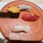 Edomaezushi Sushifuku - 上から時計回り順で、クエ(今日のno1).マグロ漬け、ヒラメの昆布締め、雲丹