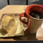 神戸 萩原珈琲店 梅田店 - アイスコーヒーとキャラメルロール