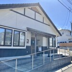 うまみ処 新月 - お店の外観。