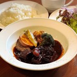 〝葉山石井牛〟じっくり煮込んだホホ肉のビーフシチュー