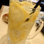廻転とやま鮨 - 丸ごと生レモンサワー (大ジョッキ)

