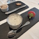 ラ・ブランシュ - ❶菊芋のポタージュ、福島のとちおとめ。